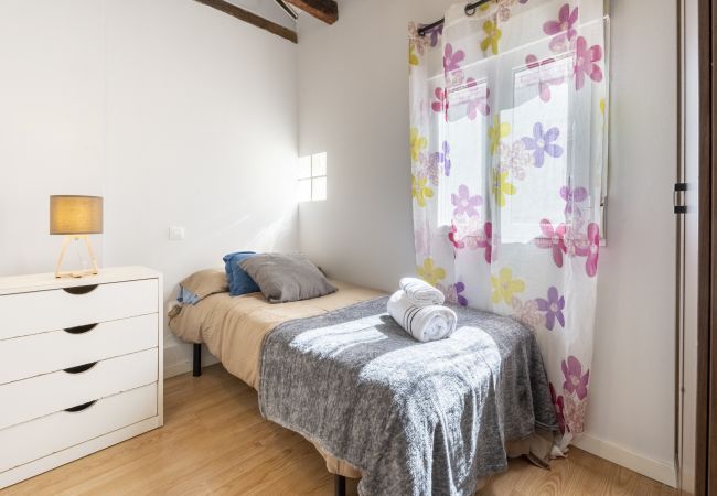 Apartment in Madrid - Two bedroom flat steps away from the Reina Sofía Museum: comfort and perfect location in Madrid Apartment in Madrid - Two bedroom flat steps away from the Reina Sofía Museum: comfort and perfect location in Madrid