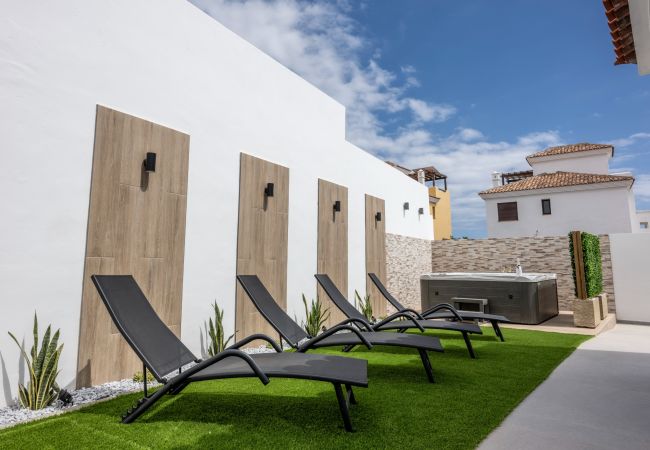 Villa in San Miguel de Abona - LUXURY VILLA LIBELLILE  Villa in San Miguel de Abona - LUXURY VILLA LIBELLILE