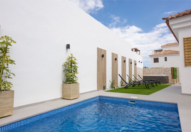 Villa in San Miguel de Abona - LUXURY VILLA LIBELLILE  Villa in San Miguel de Abona - LUXURY VILLA LIBELLILE