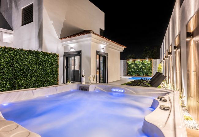 Villa in San Miguel de Abona - LUXURY VILLA LIBELLILE  Villa in San Miguel de Abona - LUXURY VILLA LIBELLILE