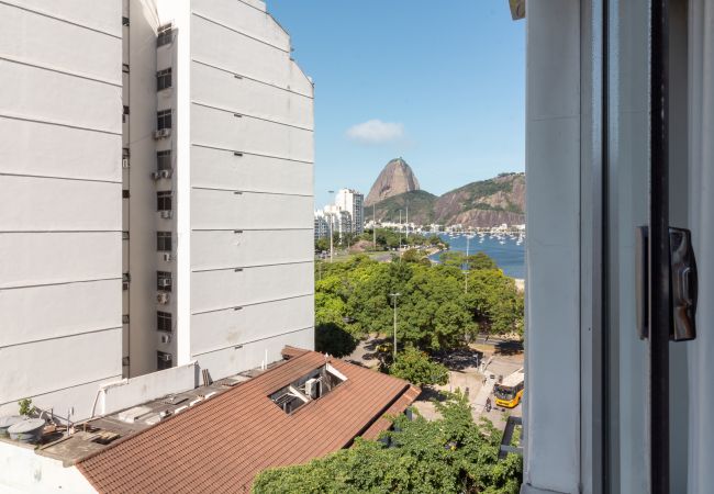  in Rio de Janeiro - Lovely just a few minutes from Sugar Loaf | F709