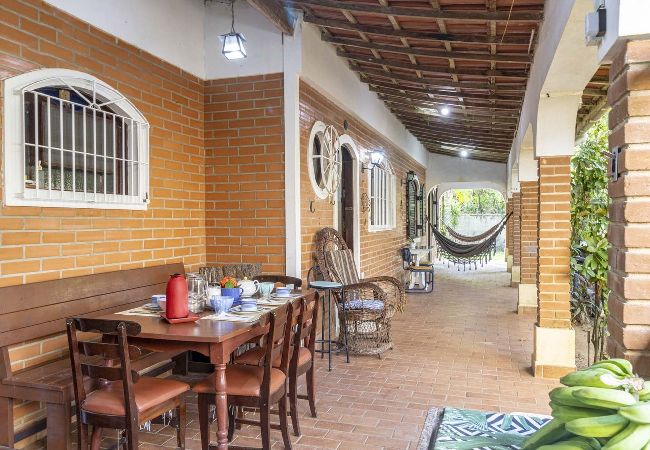  in Peruíbe - Casa rústica com Wi-Fi, garagem e aceita pet