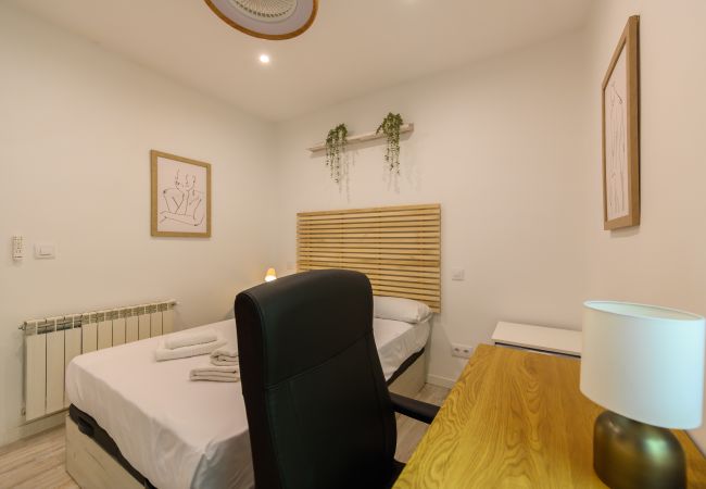 Rent by room in Madrid - La Paz: Room with Bolivian essence and comfort in Madrid Rent by room in Madrid - La Paz: Room with Bolivian essence and comfort in Madrid