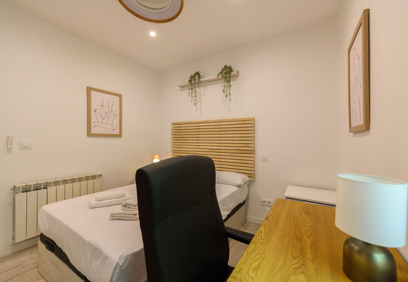 Rent by room in Madrid - La Paz: Room with Bolivian essence and comfort in Madrid Rent by room in Madrid - La Paz: Room with Bolivian essence and comfort in Madrid