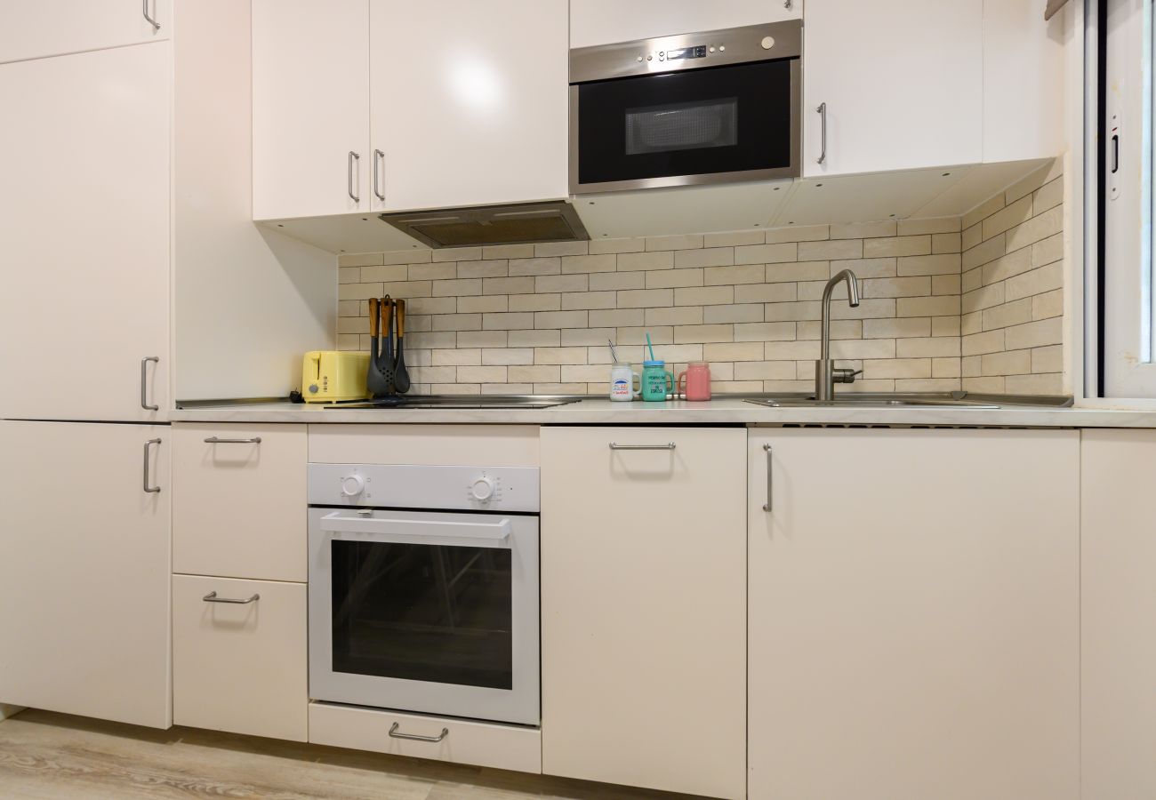 Rent by room in Madrid - La Paz: Room with Bolivian essence and comfort in Madrid Rent by room in Madrid - La Paz: Room with Bolivian essence and comfort in Madrid