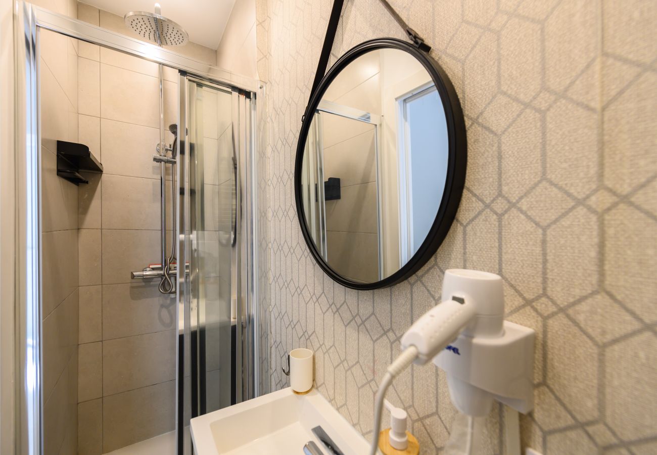 Rent by room in Madrid - La Paz: Room with Bolivian essence and comfort in Madrid Rent by room in Madrid - La Paz: Room with Bolivian essence and comfort in Madrid