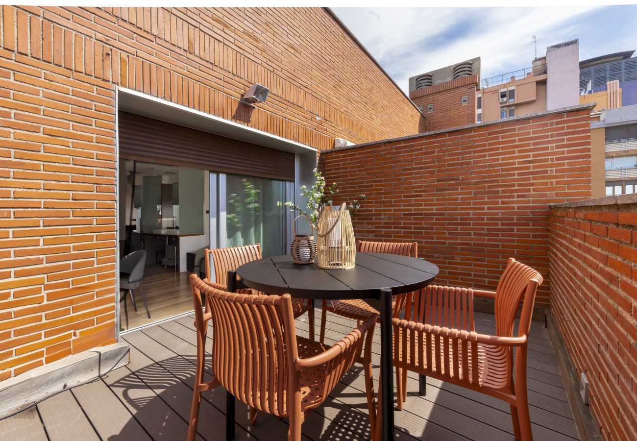Apartment in Madrid - 3 Bedroom Duplex - Spacious, Bright near the Paseo de la Castellana