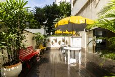 Apartment in Guarujá - Apto a 1 quadra da Praia de Pitangueiras com WiFi