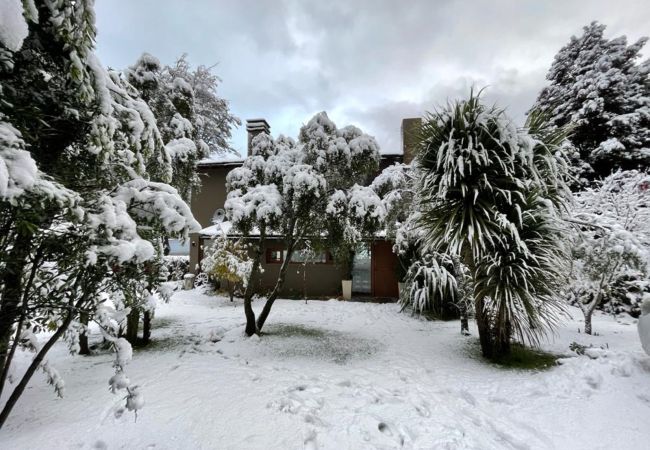 House in San Carlos de Bariloche - House with shoreline on Lake Gutiérrez in Bariloche House in San Carlos de Bariloche - House with shoreline on Lake Gutiérrez in Bariloche