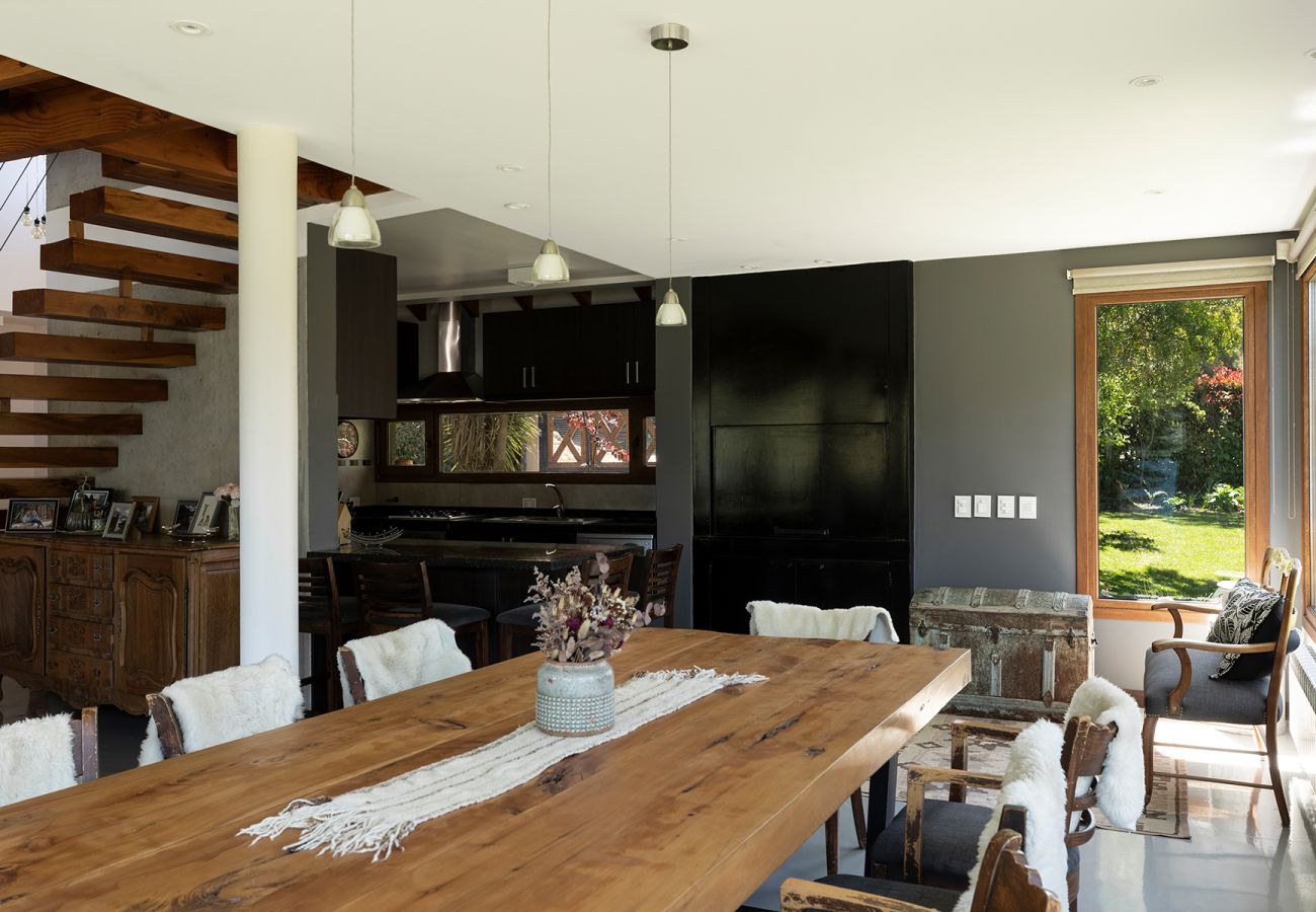 House in San Carlos de Bariloche - House with shoreline on Lake Gutiérrez in Bariloche House in San Carlos de Bariloche - House with shoreline on Lake Gutiérrez in Bariloche