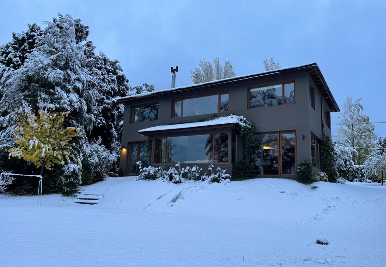 House in San Carlos de Bariloche - House with shoreline on Lake Gutiérrez in Bariloche House in San Carlos de Bariloche - House with shoreline on Lake Gutiérrez in Bariloche