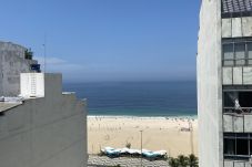 Apartment in Rio de Janeiro - 3 minutes from Leme beach | GS1102 