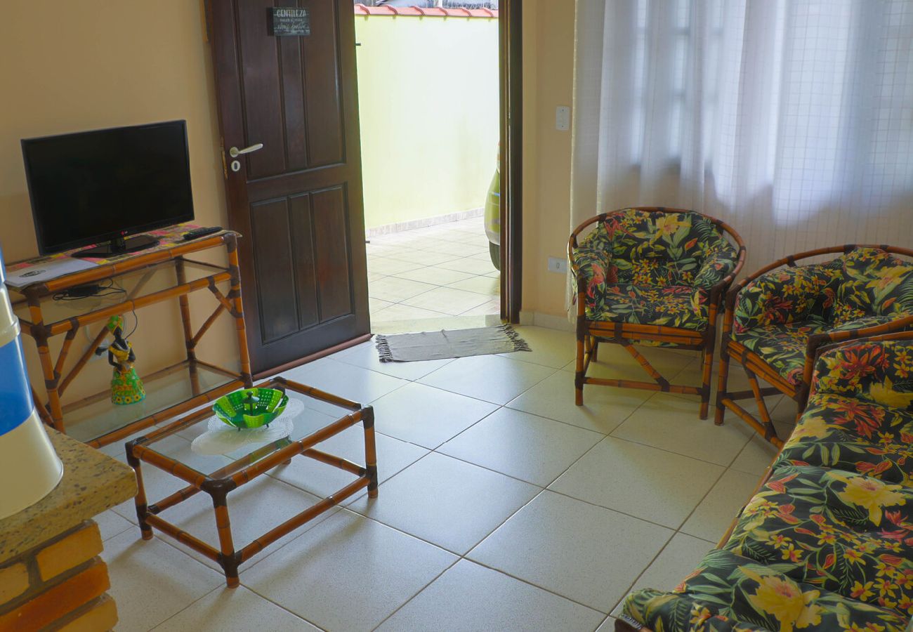 House in Itanhaém - Casa com WiFi e churrasq a 500m da Praia de Suarão