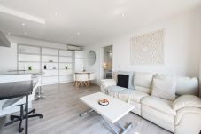 Apartment in Madrid - 1 bedroom flat with swimming pool and balcony in Madrid