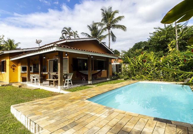  in São Sebastião - Casa com piscina a 500m da Praia de Boiçucanga