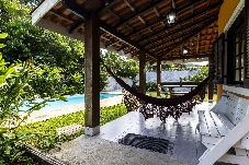 House in São Sebastião - Casa com piscina a 500m da Praia de Boiçucanga