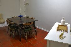 Apartment in Guarujá - Apto acolhedor a 350m do mar c vaga, pet friendly