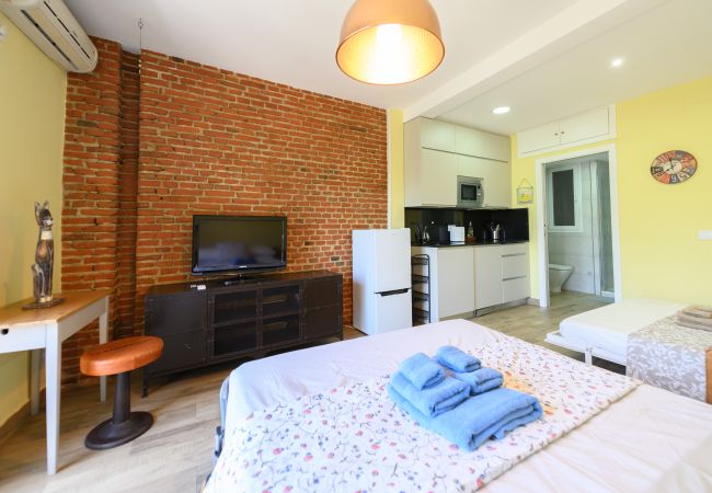 Studio in Madrid - Studio with balcony - Everything you need for a perfect stay in Madrid Studio in Madrid - Studio with balcony - Everything you need for a perfect stay in Madrid