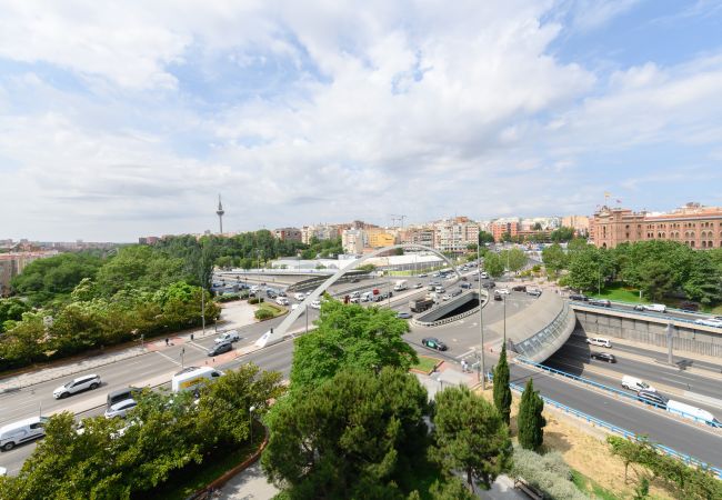 Apartment in Madrid - Modern 1-bedroom flat with large windows and sofa bed for guests in Madrid Apartment in Madrid - Modern 1-bedroom flat with large windows and sofa bed for guests in Madrid