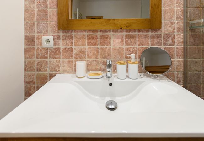 Apartment in Madrid - Modern 1-bedroom flat with large windows and sofa bed for guests in Madrid Apartment in Madrid - Modern 1-bedroom flat with large windows and sofa bed for guests in Madrid