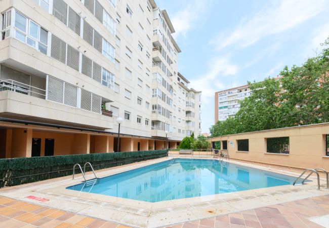 Apartment in Madrid - Modern 1-bedroom flat with large windows and sofa bed for guests in Madrid Apartment in Madrid - Modern 1-bedroom flat with large windows and sofa bed for guests in Madrid