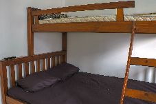 Apartment in Praia Grande - Apto com wi-fi, ar cond. e garagem à 100m da praia