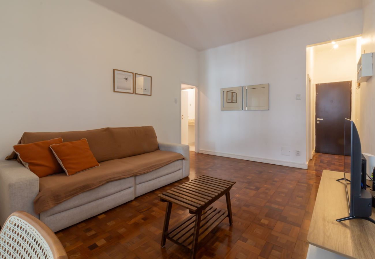 Apartment in Rio de Janeiro - 2 minutes from Copacabana Beach | D302