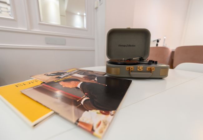 Apartment in Madrid - Luxury Apartment in the Heart of Madrid - Elegance, Comfort and Style all in One Space Apartment in Madrid - Luxury Apartment in the Heart of Madrid - Elegance, Comfort and Style all in One Space