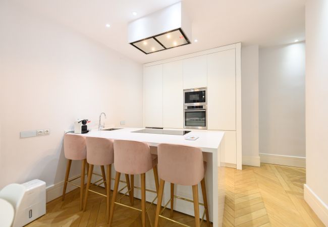 Apartment in Madrid - Luxury Apartment in the Heart of Madrid - Elegance, Comfort and Style all in One Space Apartment in Madrid - Luxury Apartment in the Heart of Madrid - Elegance, Comfort and Style all in One Space