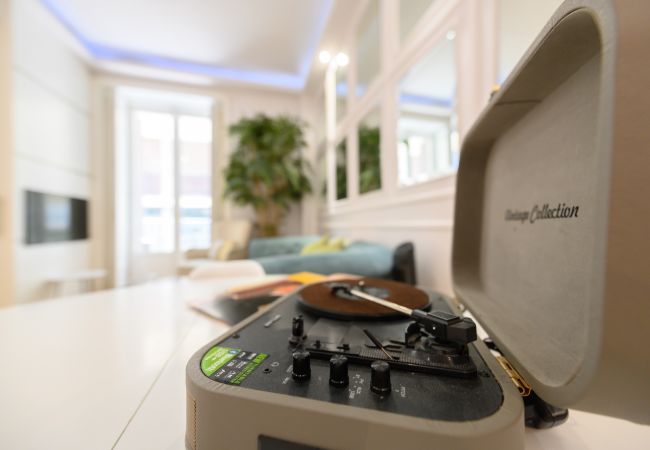 Apartment in Madrid - Luxury Apartment in the Heart of Madrid - Elegance, Comfort and Style all in One Space Apartment in Madrid - Luxury Apartment in the Heart of Madrid - Elegance, Comfort and Style all in One Space