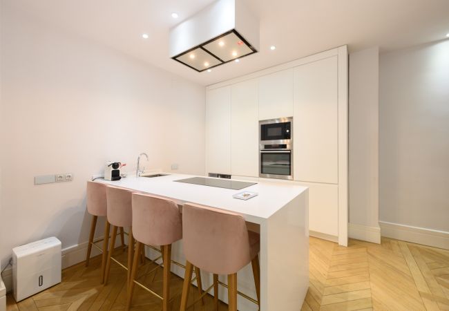 Apartment in Madrid - Luxury Apartment in the Heart of Madrid - Elegance, Comfort and Style all in One Space Apartment in Madrid - Luxury Apartment in the Heart of Madrid - Elegance, Comfort and Style all in One Space