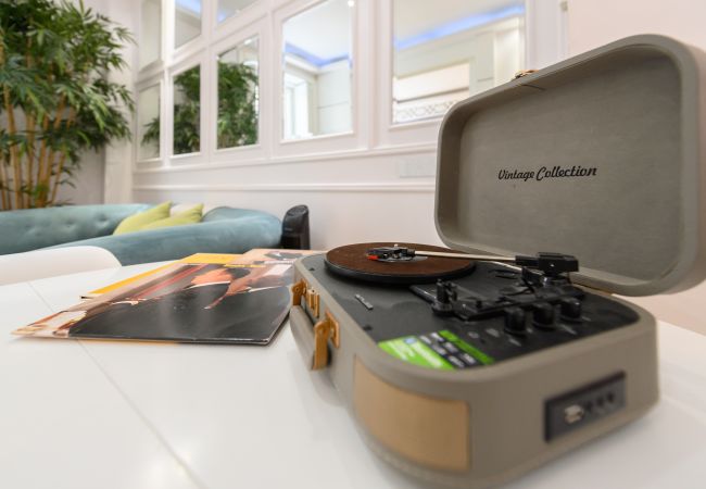 Apartment in Madrid - Luxury Apartment in the Heart of Madrid - Elegance, Comfort and Style all in One Space Apartment in Madrid - Luxury Apartment in the Heart of Madrid - Elegance, Comfort and Style all in One Space