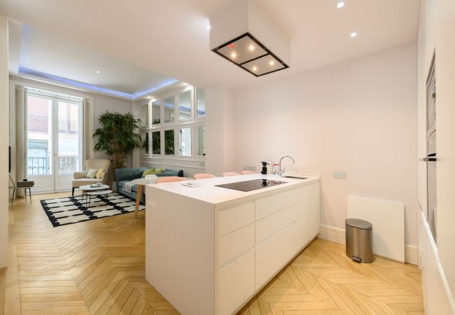Apartment in Madrid - Luxury Apartment in the Heart of Madrid - Elegance, Comfort and Style all in One Space Apartment in Madrid - Luxury Apartment in the Heart of Madrid - Elegance, Comfort and Style all in One Space