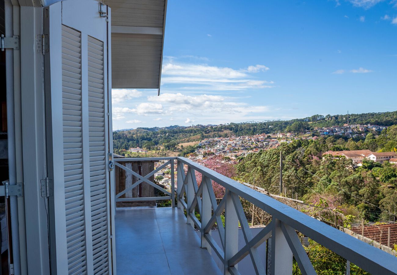 House in Campos do Jordão - Casa com lareira, Wi-Fi e varanda com vista