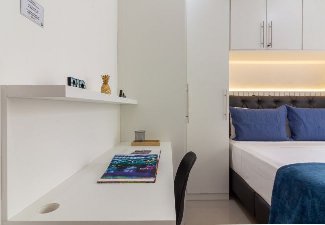 Apartment in Rio de Janeiro - Just a few steps from Copacabana Beach | PF512 Apartment in Rio de Janeiro - Just a few steps from Copacabana Beach | PF512