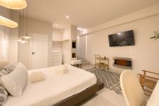 Apartment in Madrid - Creative loft with bar and unique style | near M30