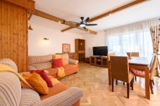 Apartment in Madrid - Family Flat with Terrace and Swimming Pool in Private Urbanisation- Madrid