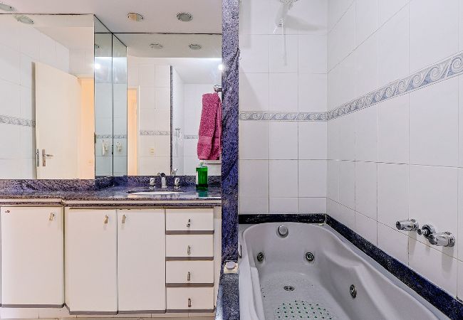 Apartment in Rio de Janeiro - Apto pet-friendly com garagem e vista de Botafogo Apartment in Rio de Janeiro - Apto pet-friendly com garagem e vista de Botafogo