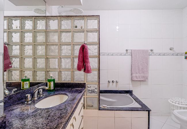 Apartment in Rio de Janeiro - Apto pet-friendly com garagem e vista de Botafogo Apartment in Rio de Janeiro - Apto pet-friendly com garagem e vista de Botafogo