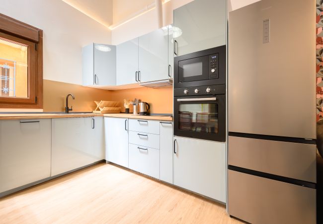 Apartment in Madrid - Modern Duplex with 2 Bedrooms, Fitted Kitchen - Comfort and Style Apartment in Madrid - Modern Duplex with 2 Bedrooms, Fitted Kitchen - Comfort and Style