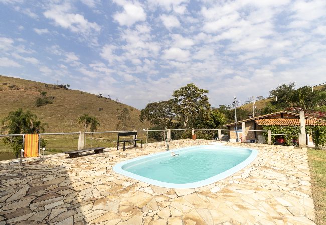  in Taubaté - Chácara c/ piscina, campo e chalés privativos