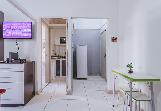 Apartment in Rio de Janeiro - Studio com Wi-Fi e Ar a 45m da Praia de Copacabana Apartment in Rio de Janeiro - Studio com Wi-Fi e Ar a 45m da Praia de Copacabana