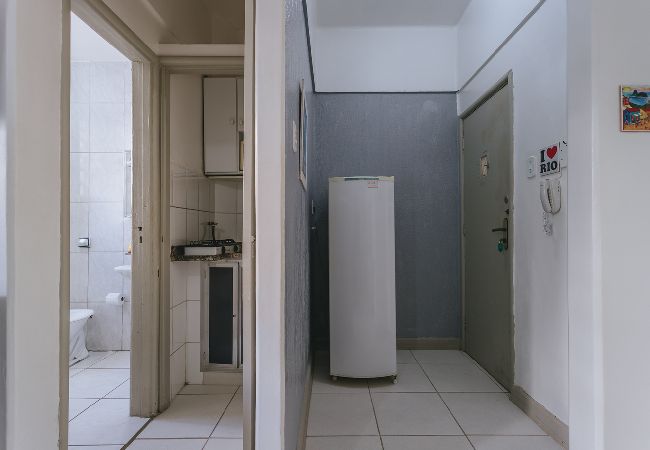 Apartment in Rio de Janeiro - Studio com Wi-Fi e Ar a 45m da Praia de Copacabana Apartment in Rio de Janeiro - Studio com Wi-Fi e Ar a 45m da Praia de Copacabana