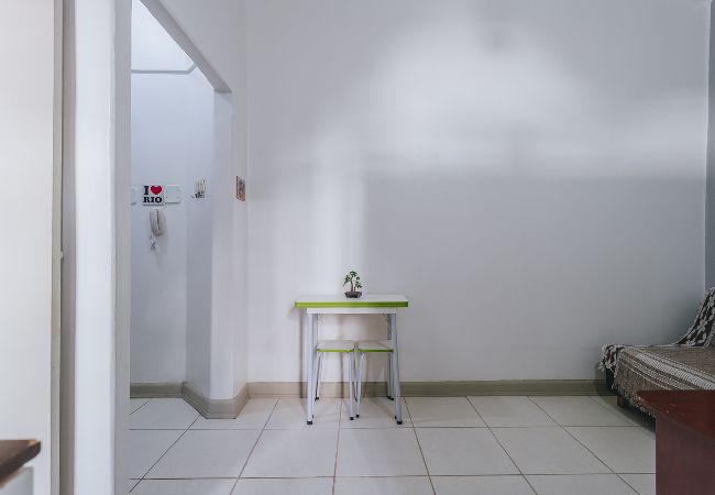 Apartment in Rio de Janeiro - Studio com Wi-Fi e Ar a 45m da Praia de Copacabana Apartment in Rio de Janeiro - Studio com Wi-Fi e Ar a 45m da Praia de Copacabana