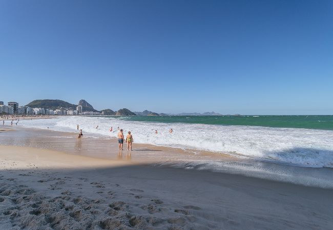 Apartment in Rio de Janeiro - Studio com Wi-Fi e Ar a 45m da Praia de Copacabana Apartment in Rio de Janeiro - Studio com Wi-Fi e Ar a 45m da Praia de Copacabana