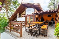 House in Petrópolis - Casa Valle: Churrasqueira, Lareira Externa e Vista