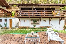 House in Petrópolis - Casa Valle: Churrasqueira, Lareira Externa e Vista