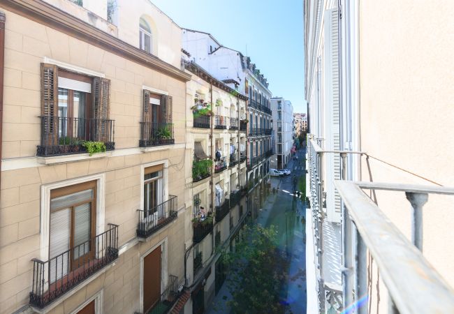 Apartment in Madrid - 2-Bedroom Apartment Steps Away from Gran Vía: Live in the Heart of Madrid Apartment in Madrid - 2-Bedroom Apartment Steps Away from Gran Vía: Live in the Heart of Madrid
