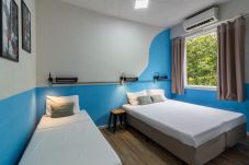 Rent by room in Rio de Janeiro - Hostel Leblon - private triple suite