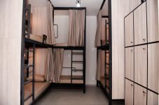 Rent by room in Rio de Janeiro - Hostel Leblon a 1 Minute from the Beach | HL-CPM-Q1
